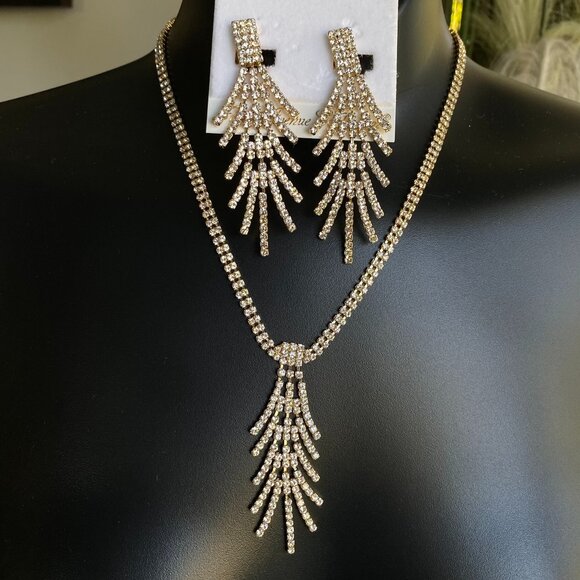 Fifth Avenue Matching Necklace & Clip On Earrings NIB - Picture 1 of 7